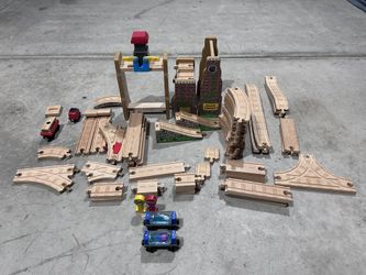 Classic Wooden Tomas Trail Road Set