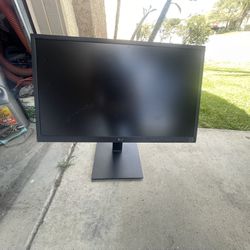 L G Computer Monitor 32 In