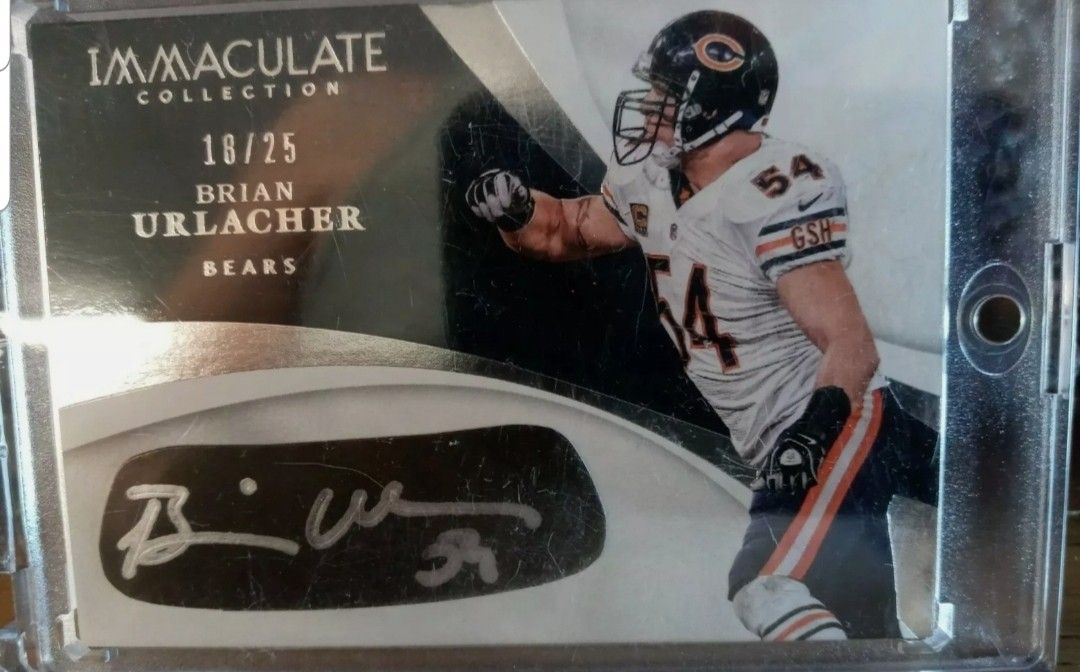 2017 Immaculate Brian Urlacher Autographed Eye Patch 18/25 Chicago Bears