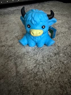 SQUISHY HIGHLAND COW