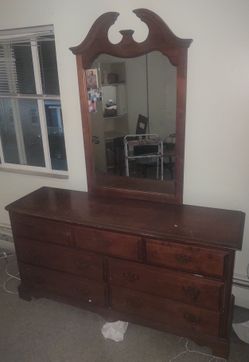 Dresser/mirror