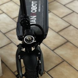 Electric scooter 