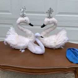 Three white swan decor