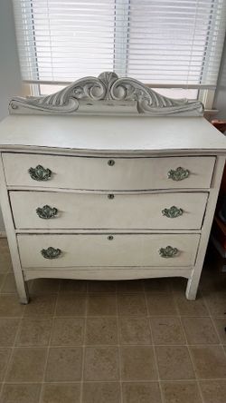 Shabbi chic 3 drawer dresser