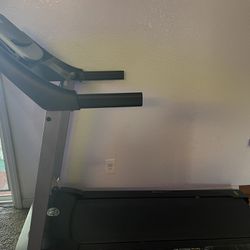 Golds Gym Treadmill  Air Stride Plus Cushioning.