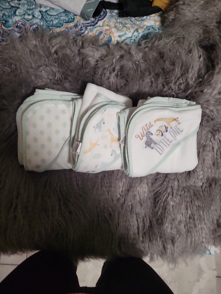 Set Of 3Baby KAYLEEAND DEENA Bath Towels