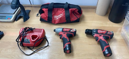 Milwaukee M12 Drill & Impact Driver Combo Kit