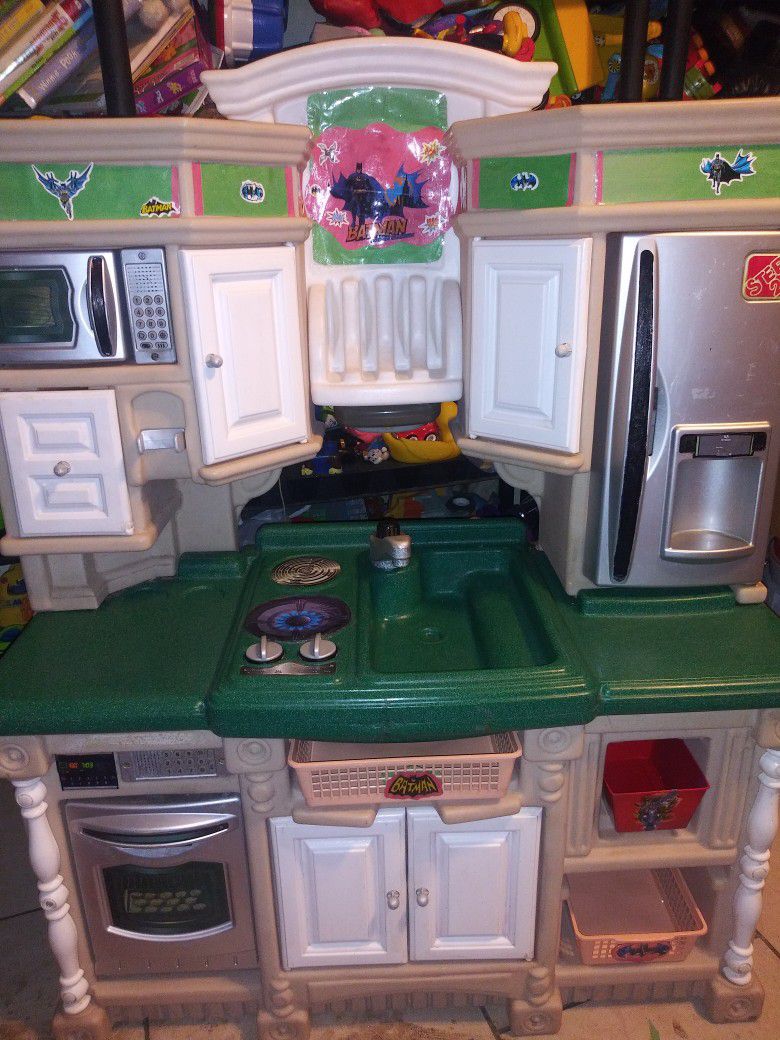 Refurbished Play Kitchen $50 With Assessories Not Pictured