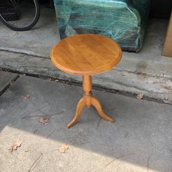 Round end table