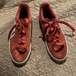 Pumas size 8. Red Suede