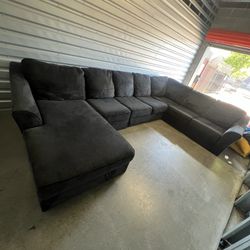 Ashley 4 Piece Sectional Couch-FREE DELIVERY 