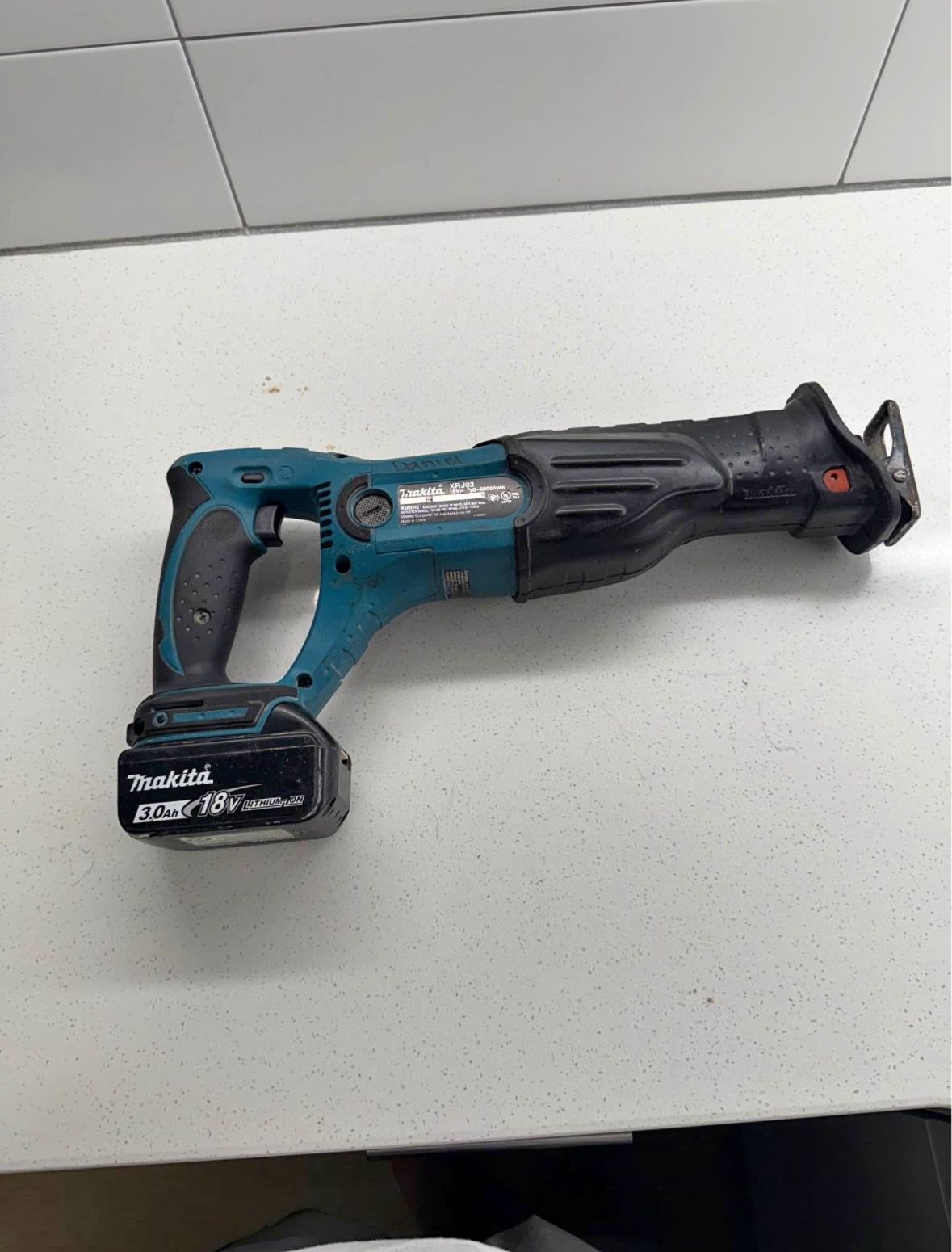 Makita Power Reciprocating Saw XRJ03 and 3 am battery.