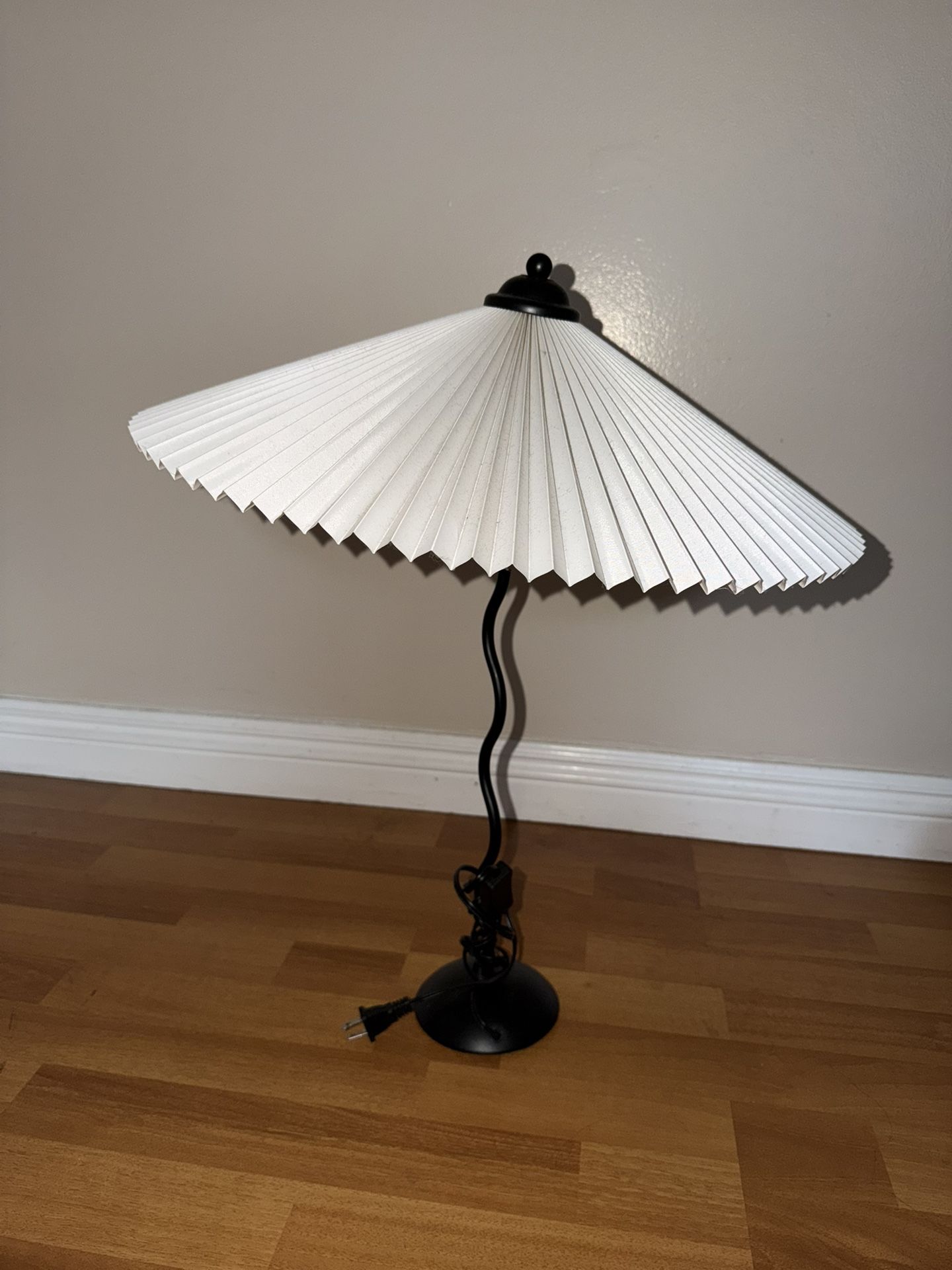 Table Lamp Black Swirl