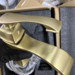 Brushed Gold Basin Faucet 