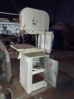 A band saw 7 and half feet tall