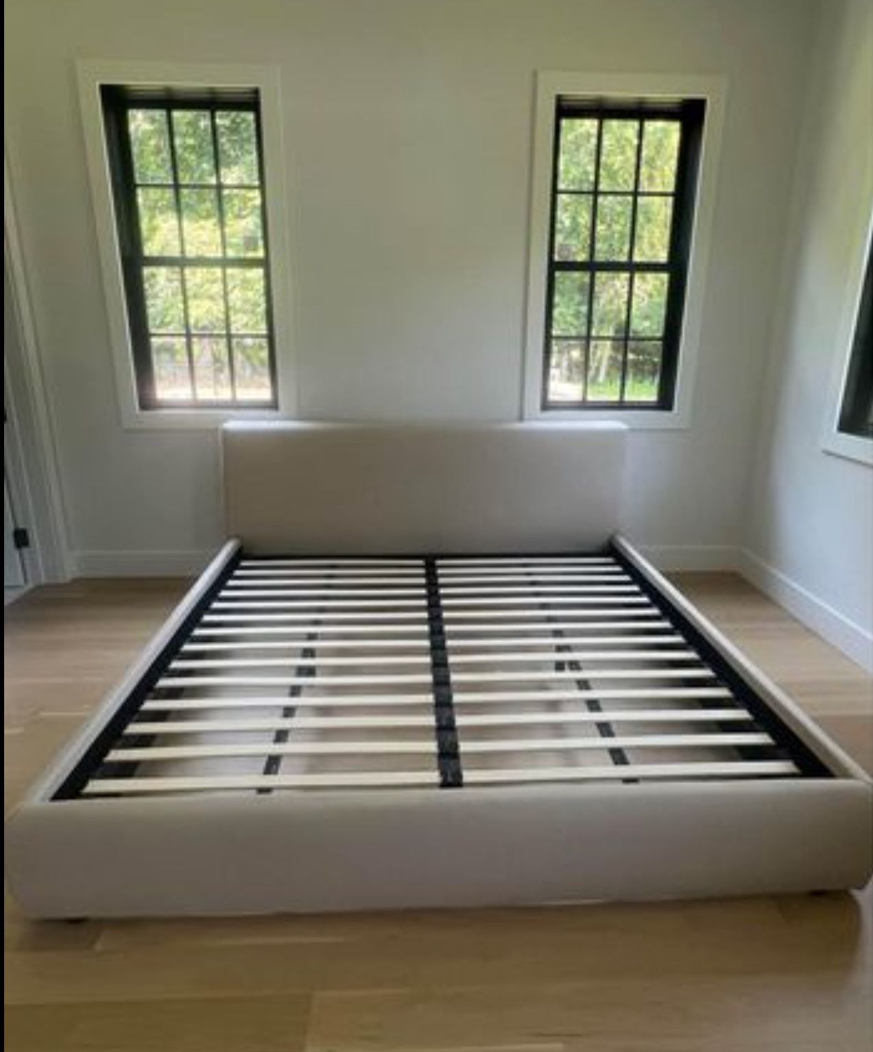 Brand new Rove Concept King size Ophelia bed 