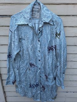 Zadig & Voltaire Paisley Button-Up Shirt in Light Gray with Script Accents