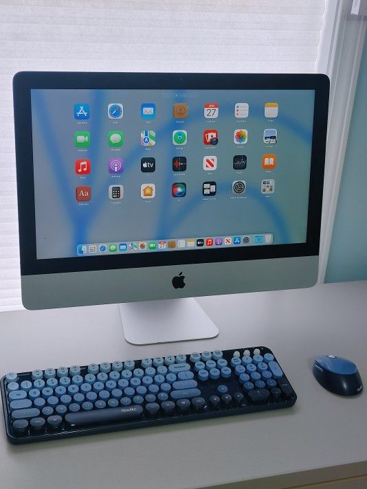 Late 2015 iMac 21.5 inch i5 Quad Core 8GB 500GB SSD