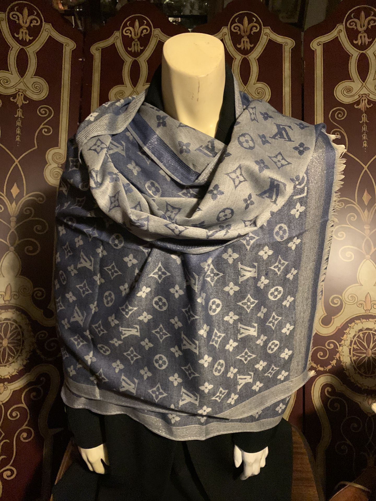 Original Louis Vuitton blue/beige bicolor reversible long scarf