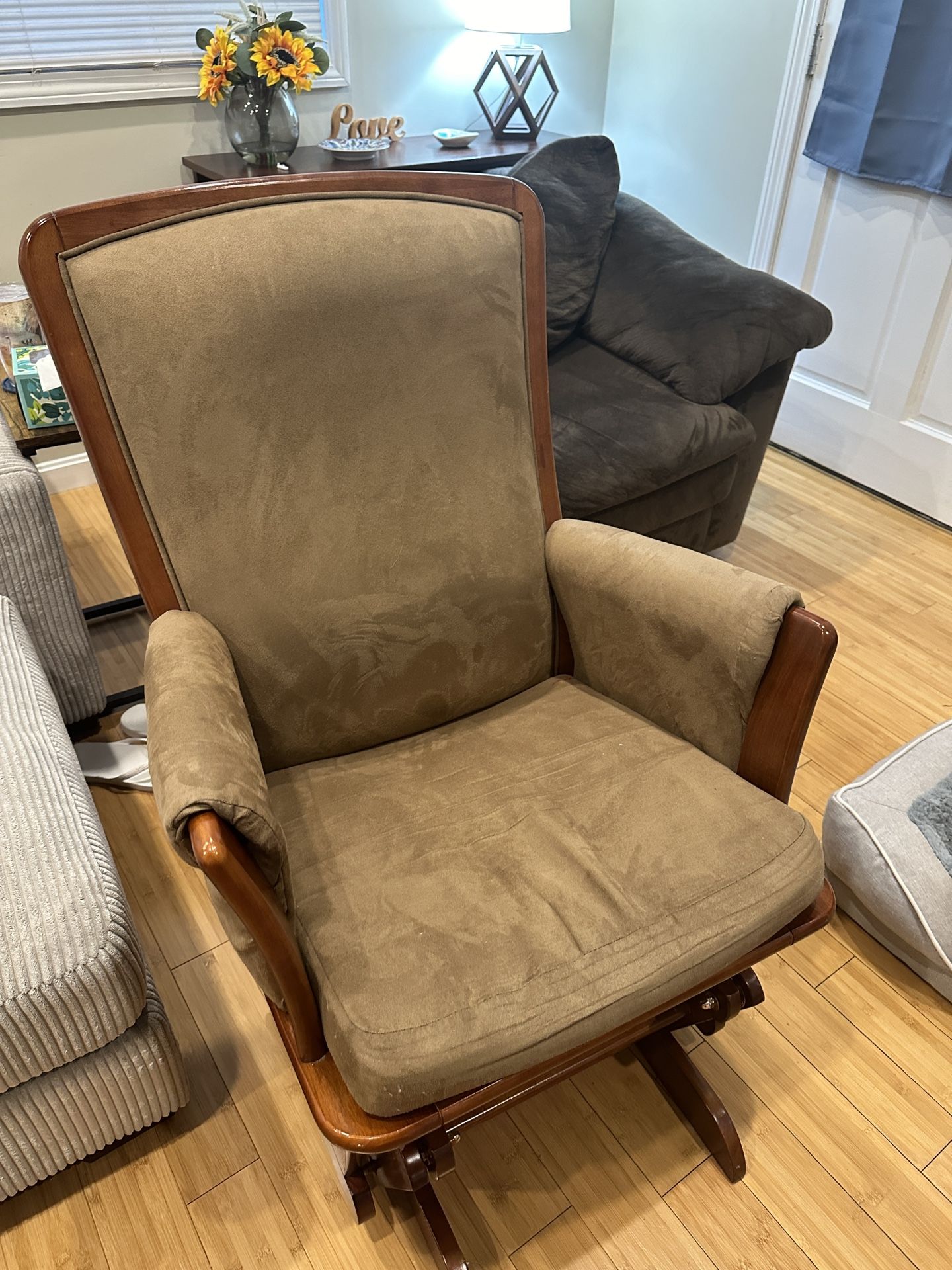 Brown Rocking chair With Ottoman