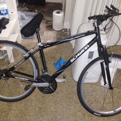 Schwinn Avenue Hybrid Bike – Great Condition, Seat Stuck, Need Gone Asap

