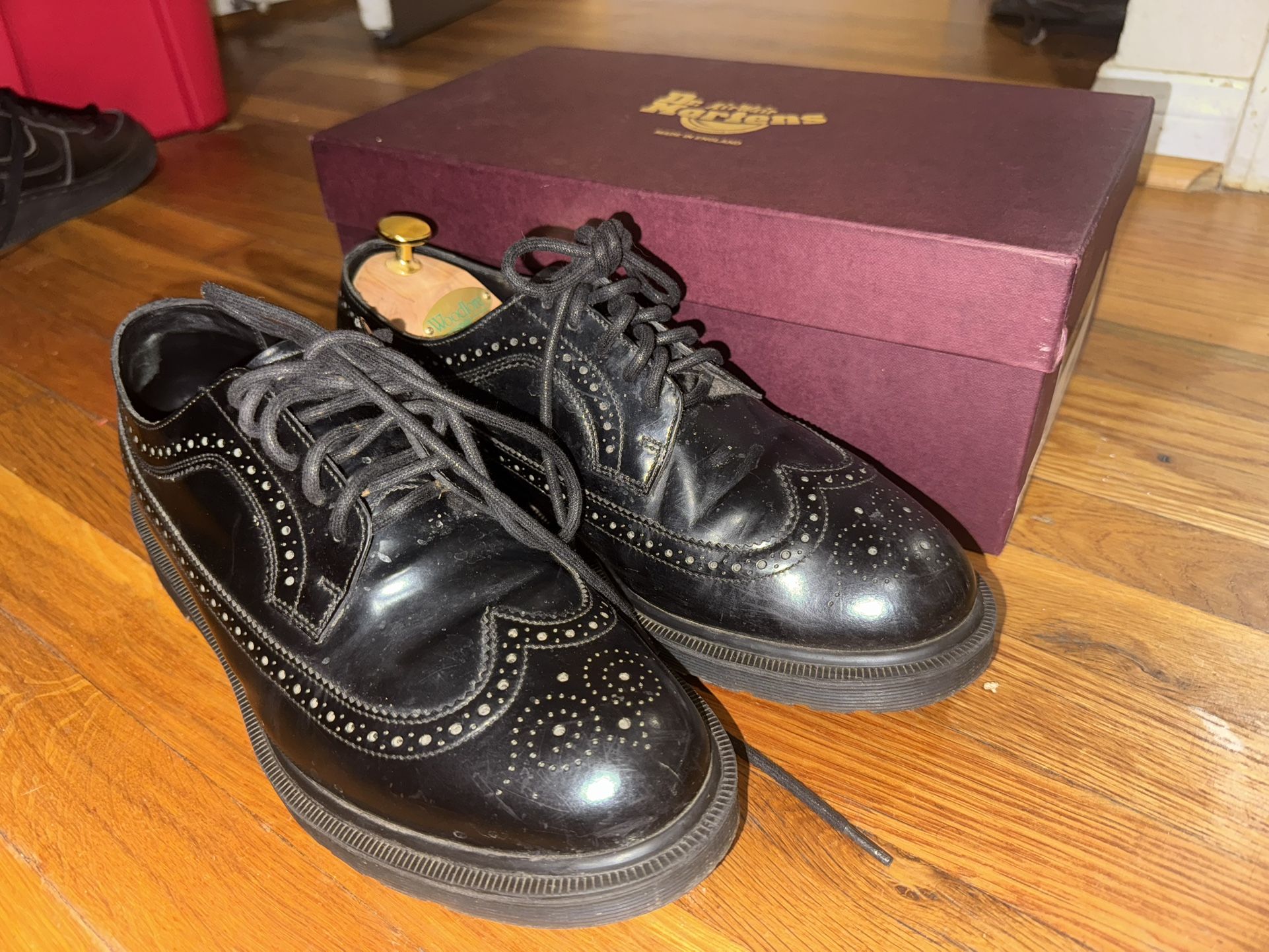 3989 Brougue Doc Martens