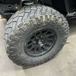 17” Fuel Black Wheels Jeep JK 35” Maxxis