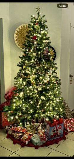 Pre-lit Christmas Tree