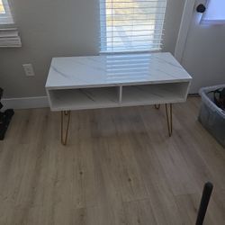White Marble Patterned Entertainment Stand