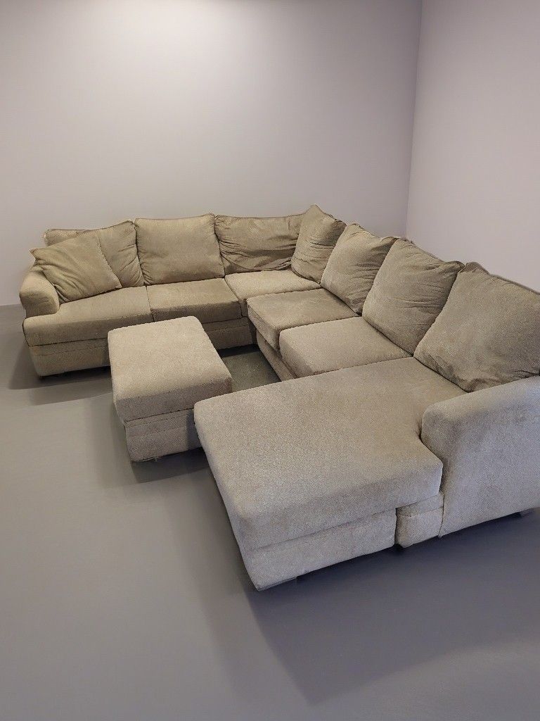 Comfy Sectional With Reversible Chaise