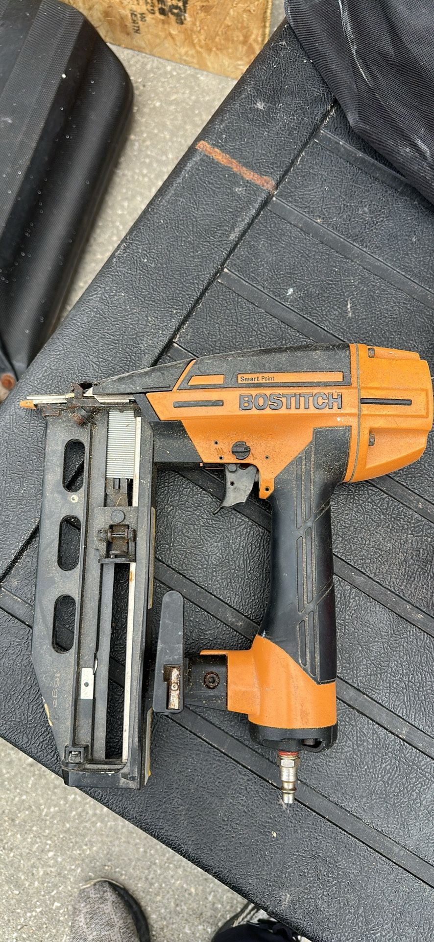 16 Gauge Smart Point Nailer