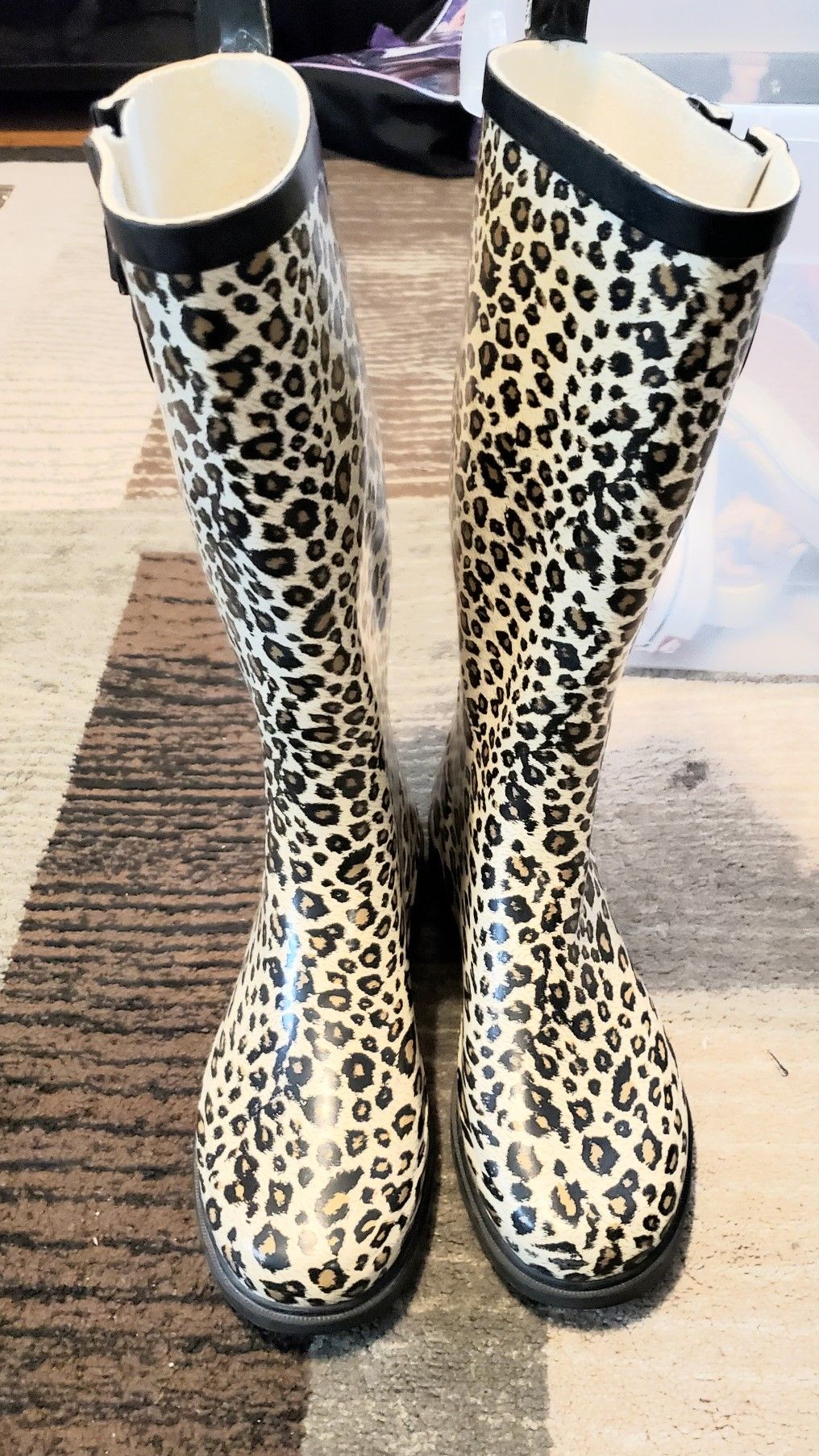 Women's Cheetah rain boots Sz7