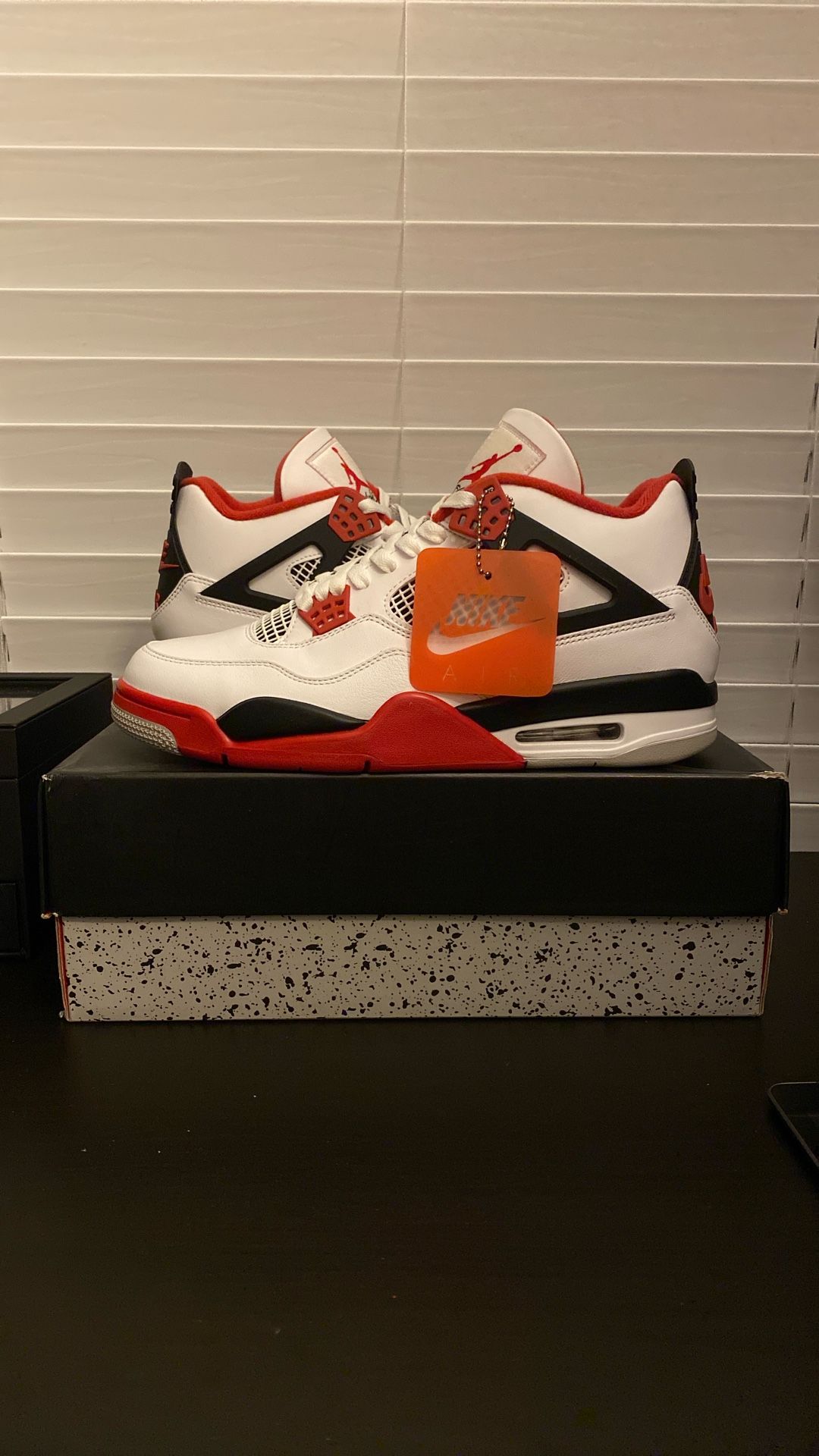 Jordan 4 Fire Red