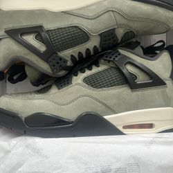 Retros 4s Size 13 Undefeated 