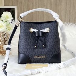 Michael Kors Mercer Small Bucket