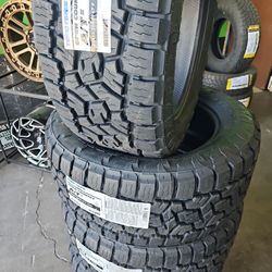 Brand New Set Of Toyo All Terrain Tires 33 1250 20 Lt 