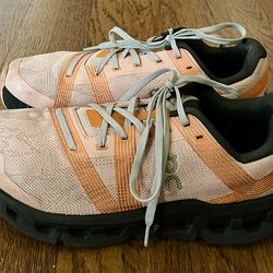 WOMENS ON CLOUD RUNNING SHOES