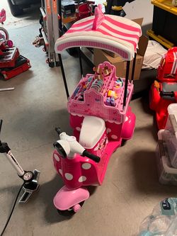 Disney Mini Mouse bakery cart