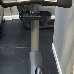 Precor UBK885 Commercial Upright Cycle