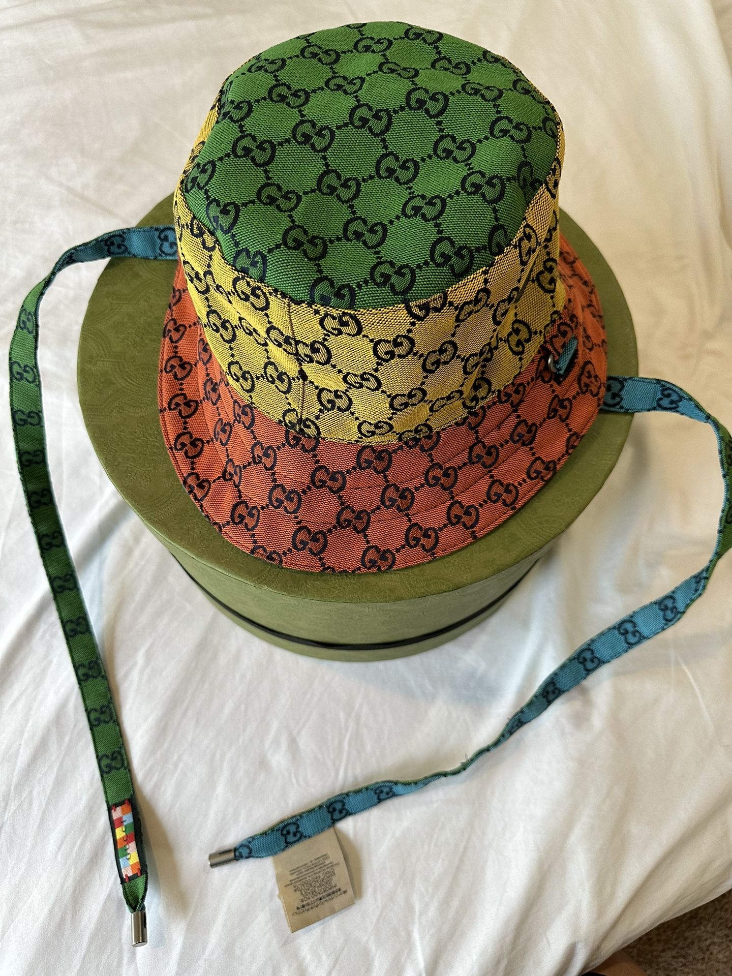 Reversible Gucci Multicolor Bucket hat for Sale in Houston 