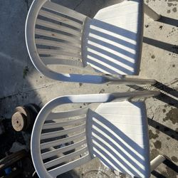 Grosfillex White Chairs 2