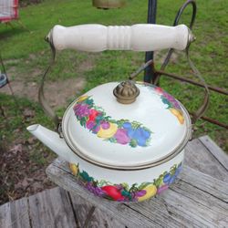 Pretty  Kettle 