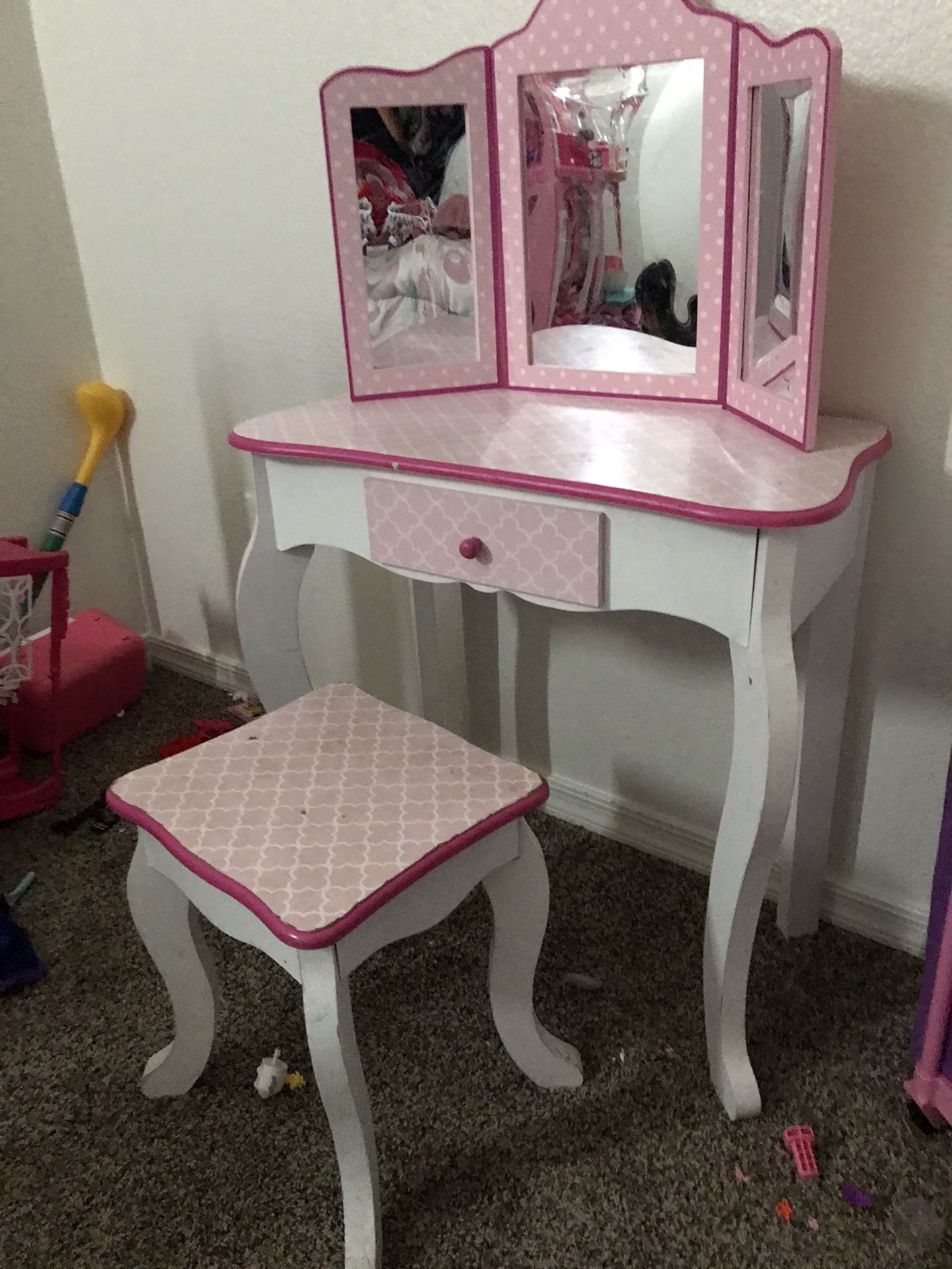 Kids girl vanity