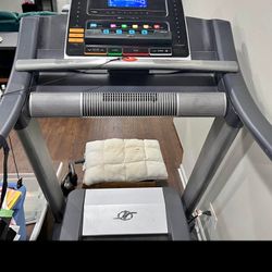 NORDICTRACK COMMERCIAL 1500 TREADMILL ( LIKE NEW & DELIVERY AVAILABLE TODAY)