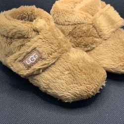 Ugg Slippers Size 2/3