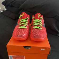 Kobe 6 Reverse Grinch Size 5Y