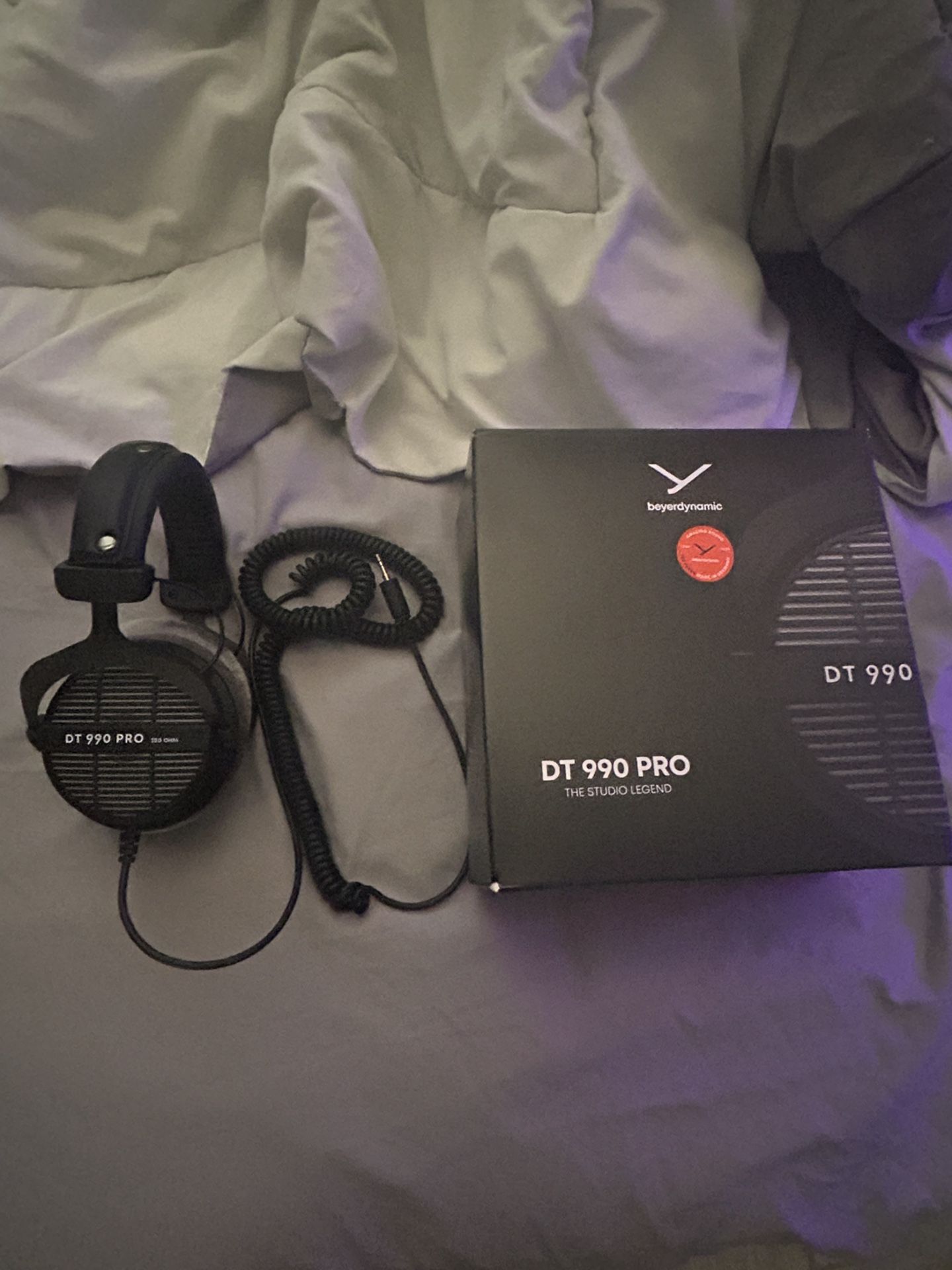 DT 990 Pro Headphones