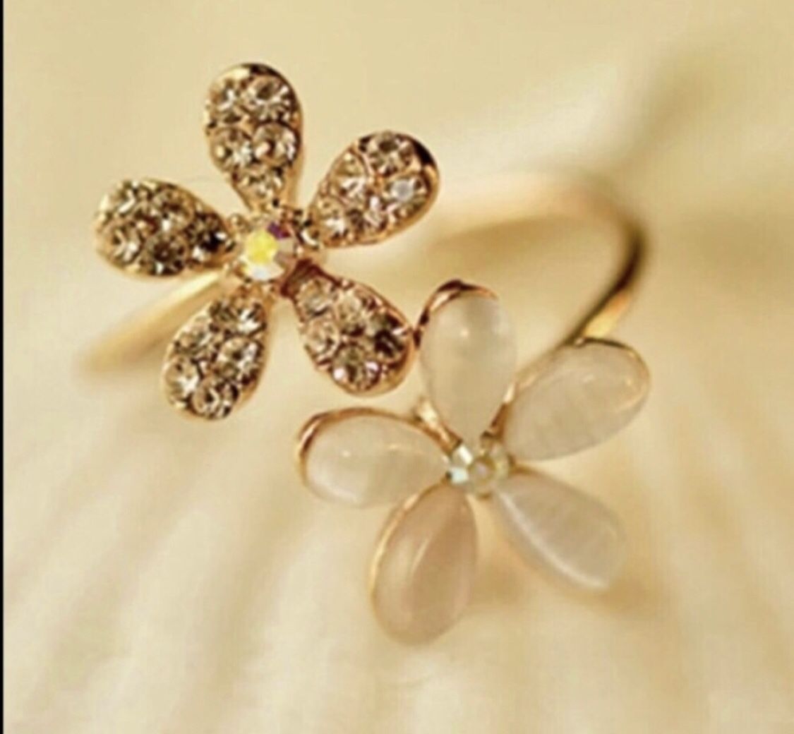 New 18 k yellow gold engagement ring wedding ring set