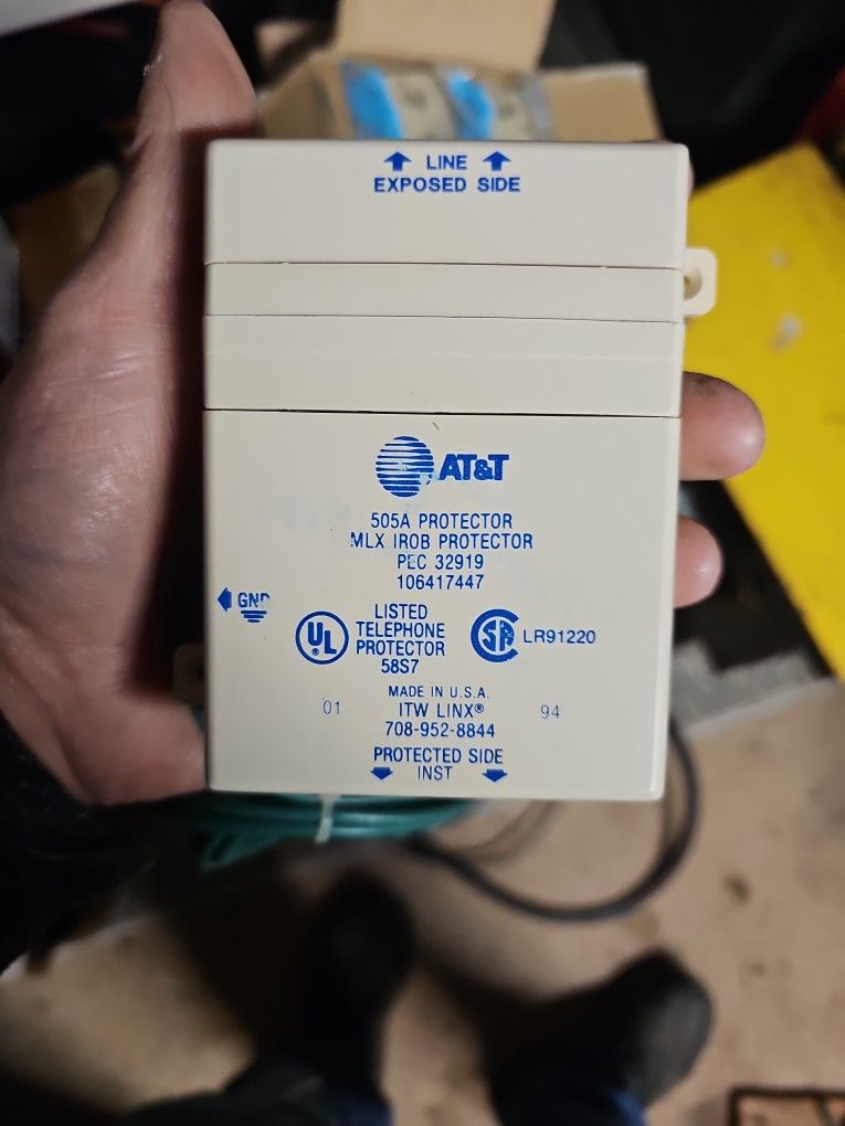 I think there's some kind of sensors.I'm not too familiar