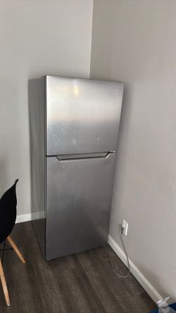 Insignia small refrigerator $15